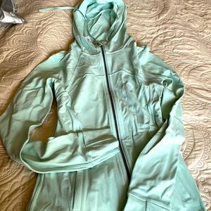 Nwt lululemon running hoodie sz 6